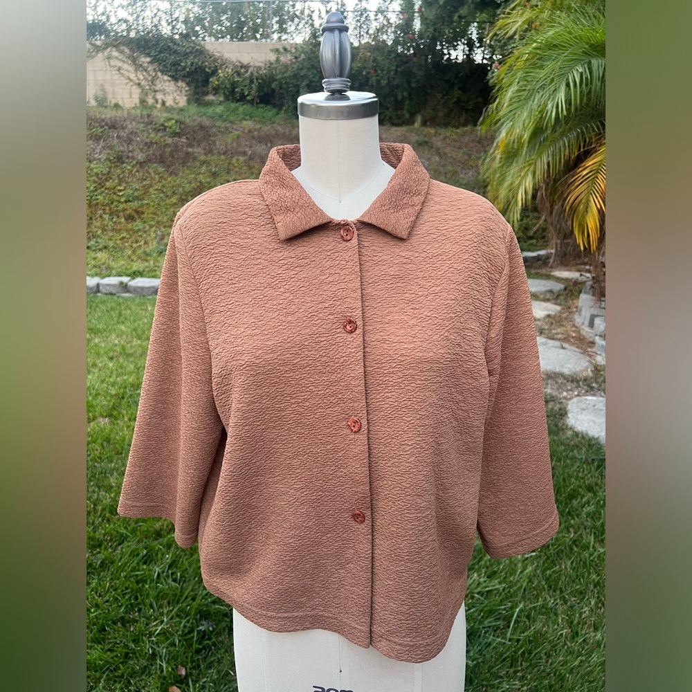 Vintage En Focus Button-Up Blouse